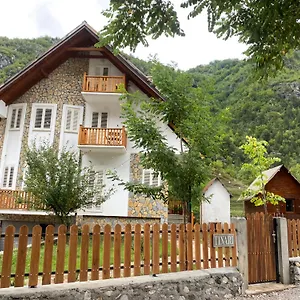 Bujtina Tinari , Theth Albanie