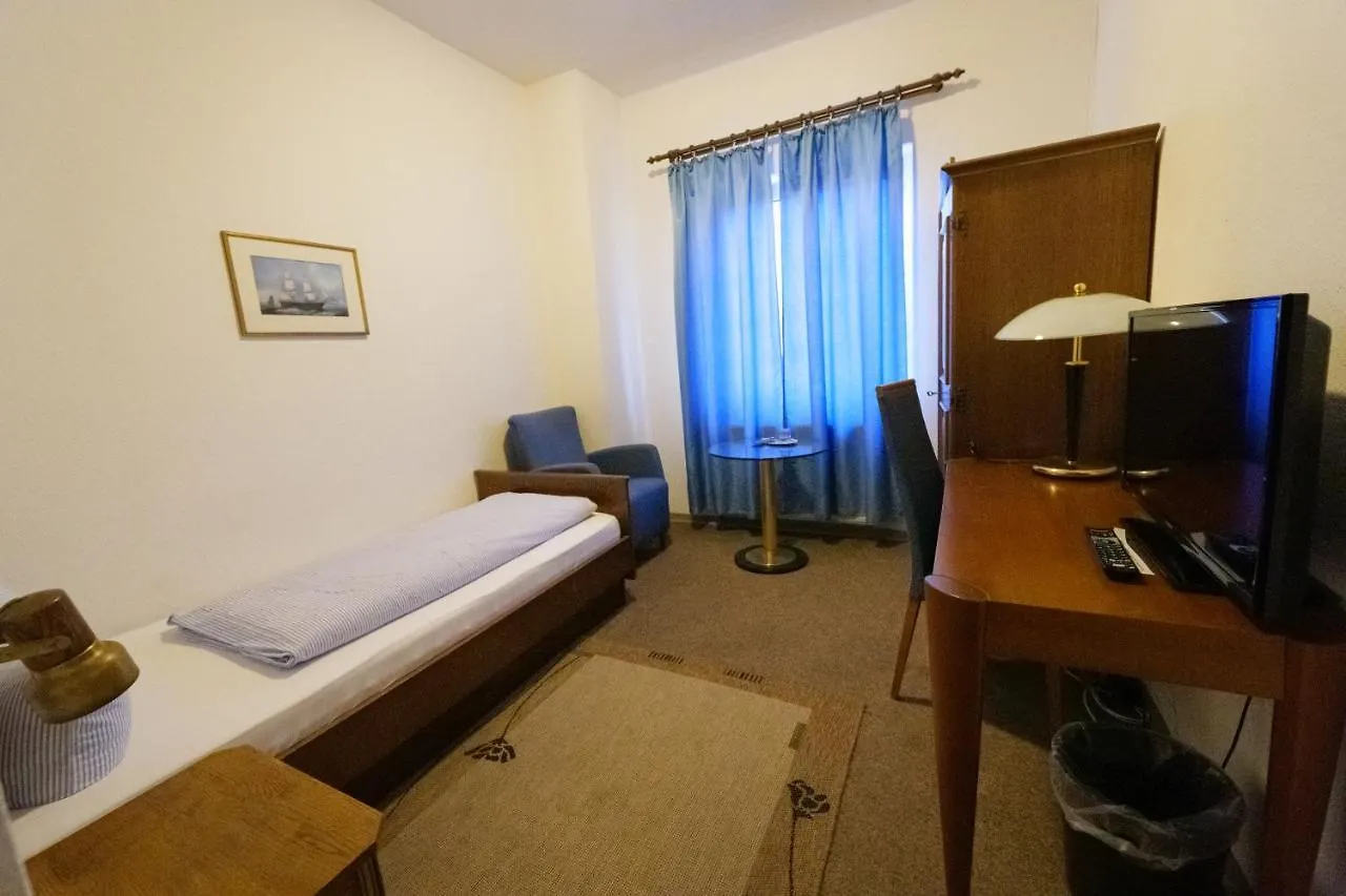 Hotel Zum Klueverbaum Bremen 2*,  Germany