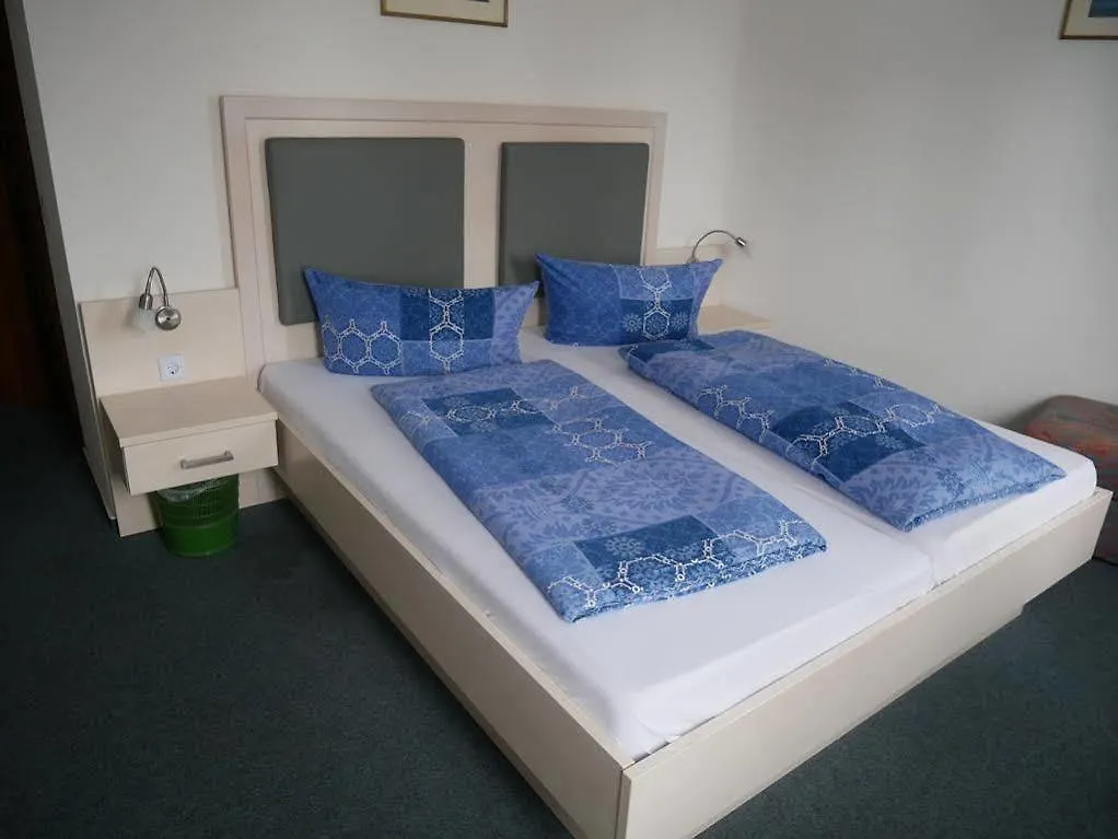 Hotel Zum Klueverbaum Brema 2*,